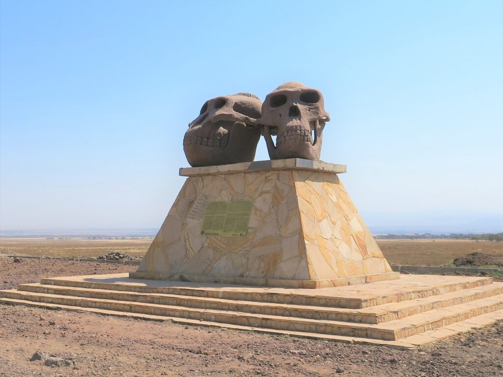 L’attribut alt de cette image est vide, son nom de fichier est Olduvai_gorge_gate_web-1024x768.jpg.