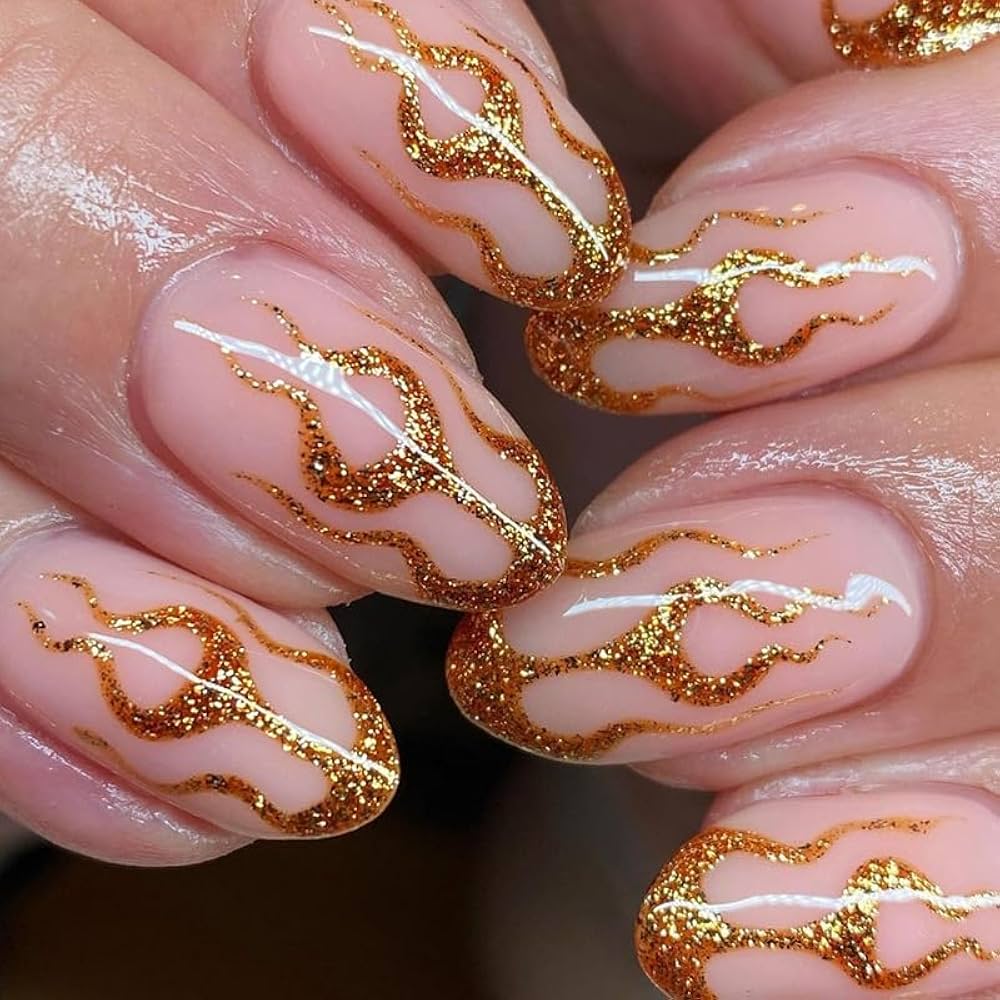 Ongles dorés : la manucure Gold Drip incontournable !