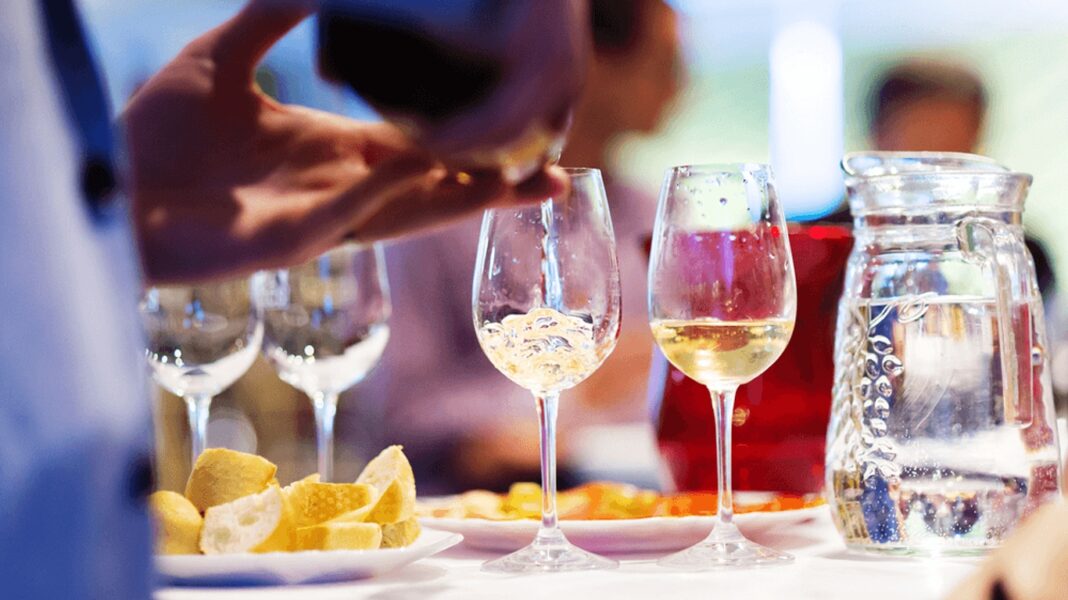 Alcool et eau : la méthode anti-gueule de bois révélée ! Alcool et eau : la méthode anti-gueule de bois révélée !