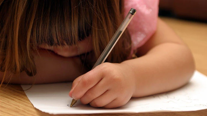 Écriture manuscrite : clé de l’apprentissage efficace
