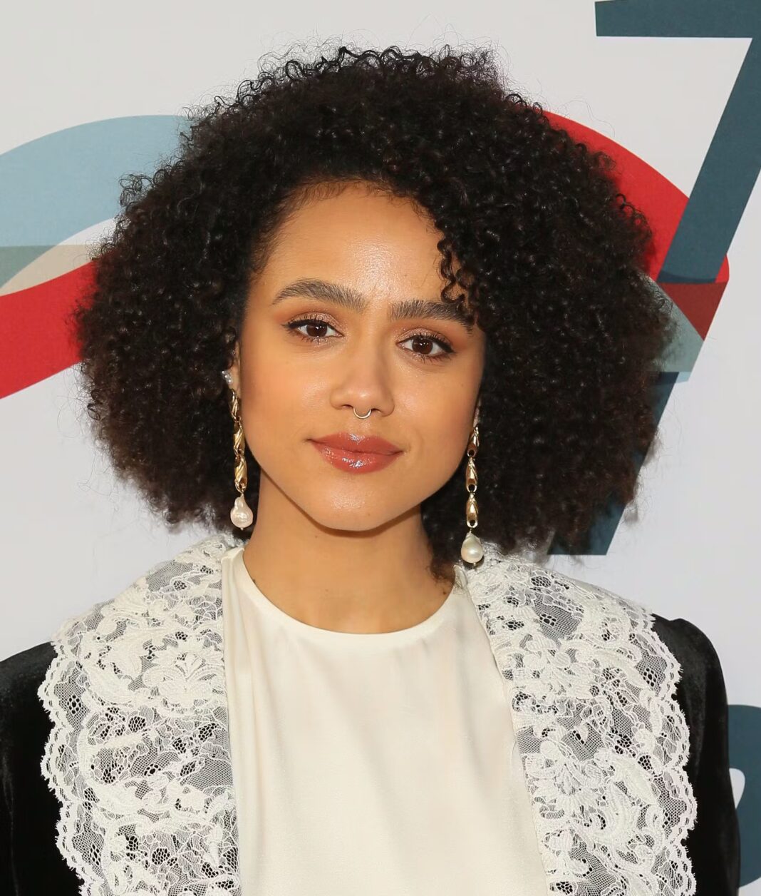Nathalie Emmanuel : secrets beauté et bien-être révélés