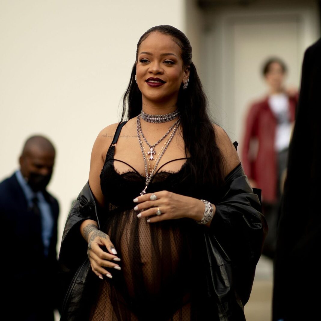 Rihanna : Glamour et pratique, même en tant que maman