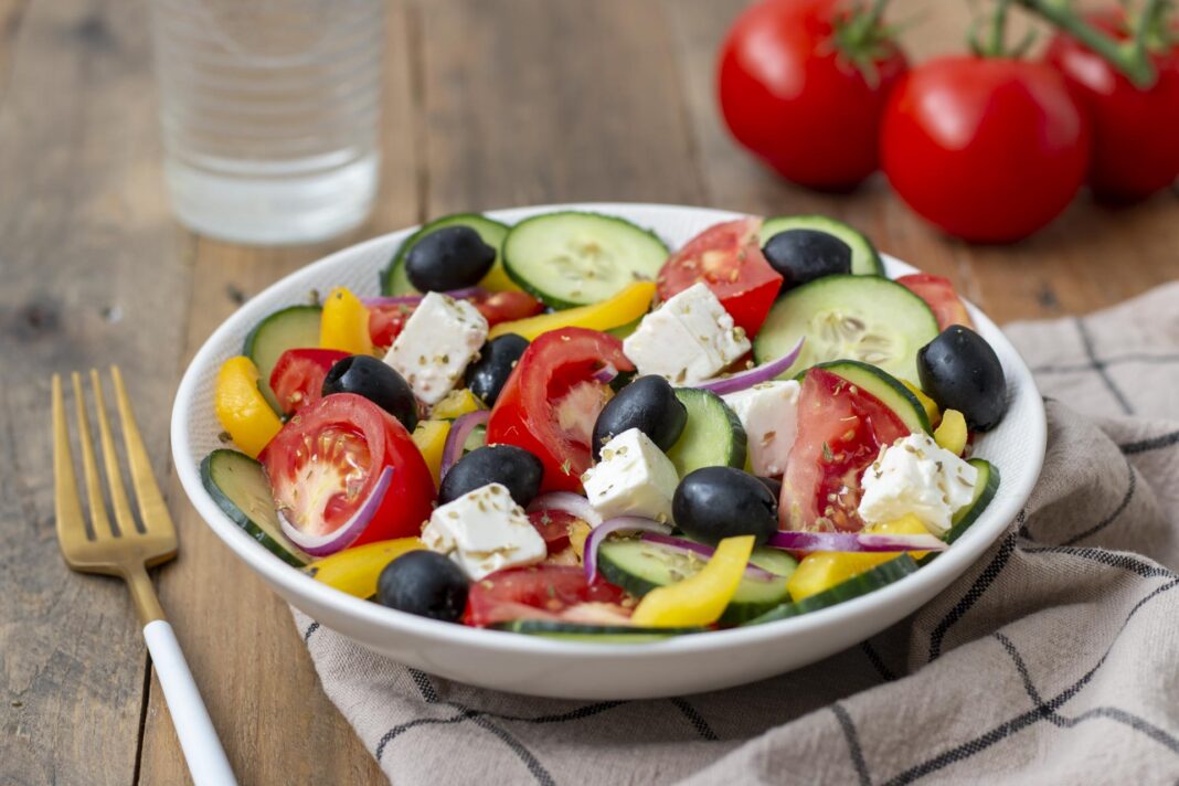 Salade grecque : simple délice en quelques ingrédients