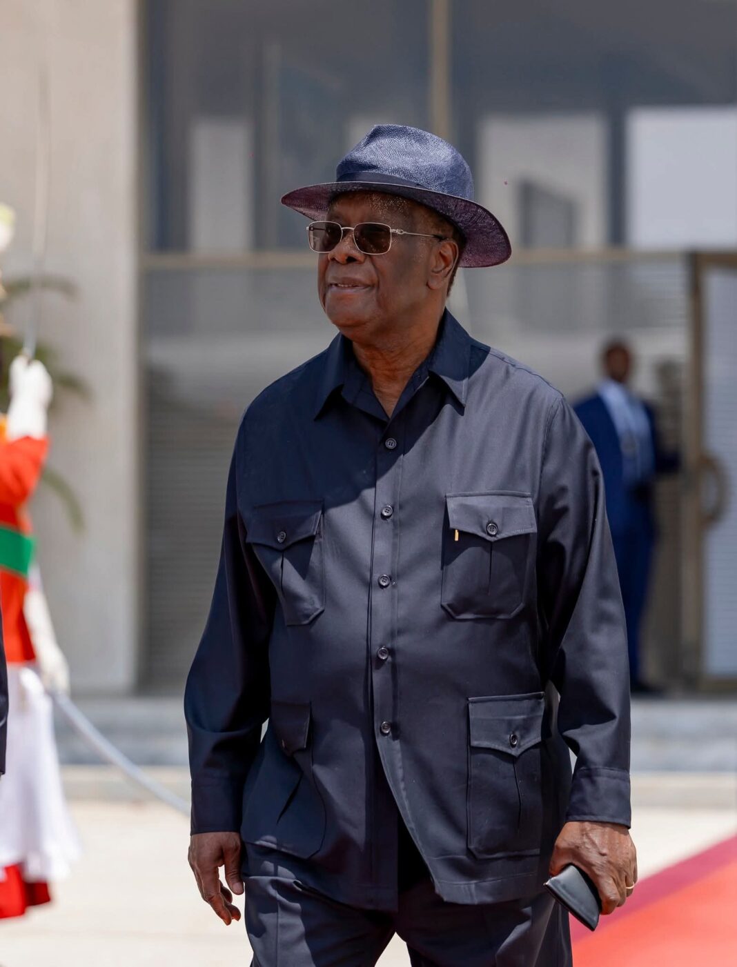 Alassane Ouattara quitte Abidjan pour un séjour en France