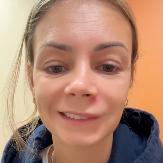 Un simple bouton percé a failli lui coûter la vie