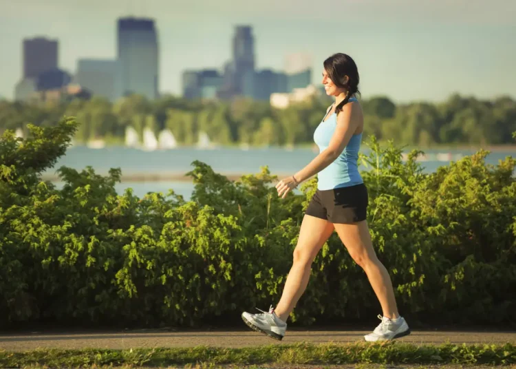 Marchez vers la santé : adoptez le défi 6-6-6 !