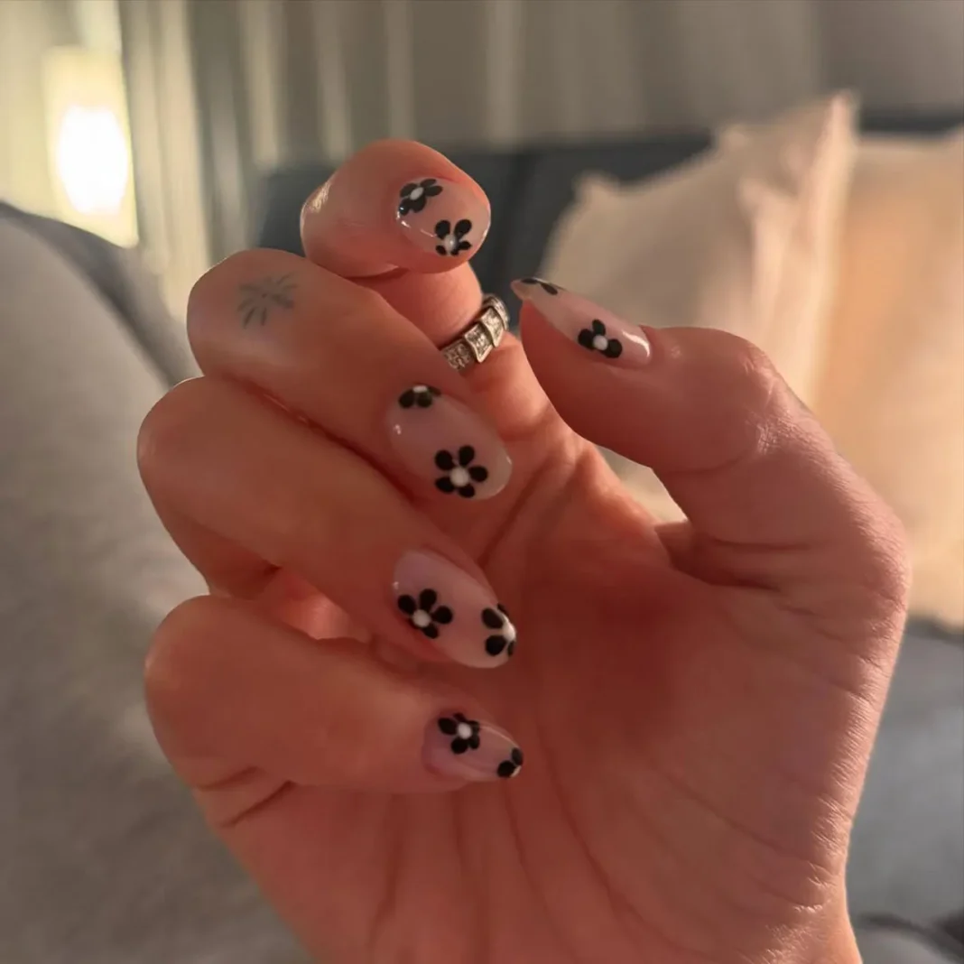Les Princess Nails : Élégance chic de Dua Lipa !