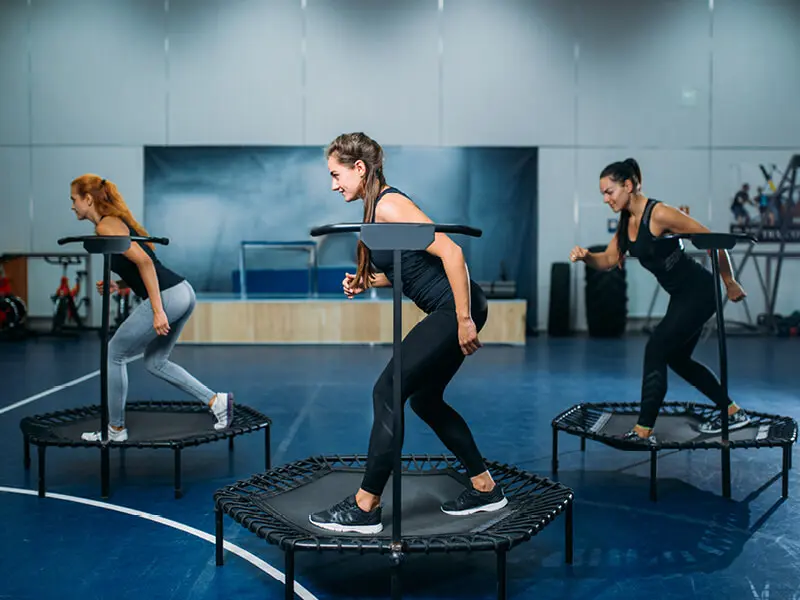 Trampoline : l’entraînement secret pour un corps tonique !