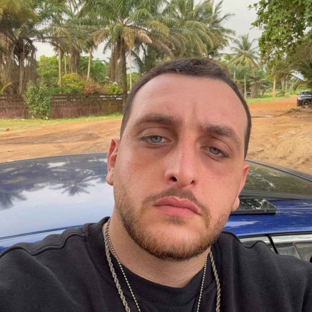 Activisme politique ou escroquerie organisée?