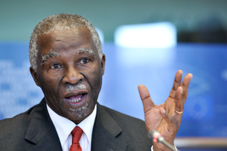 Anciens présidents africains : la médiation des conflits