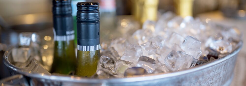 Refroidir le Vin Blanc : Méthodes et Erreurs à Éviter