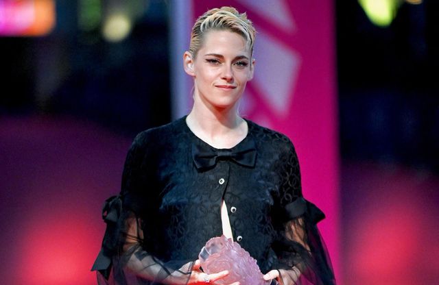 Kristen Stewart : le chignon banane réinventé en rock