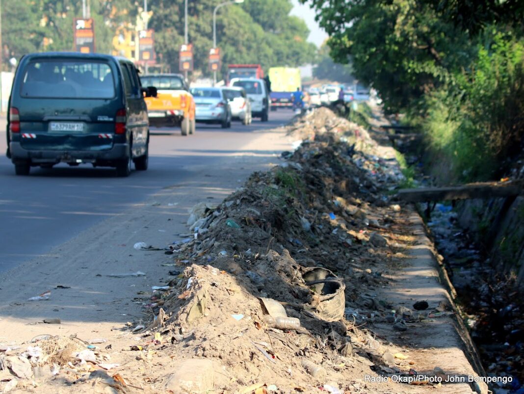Curage des caniveaux à Kinshasa : enjeux et défis