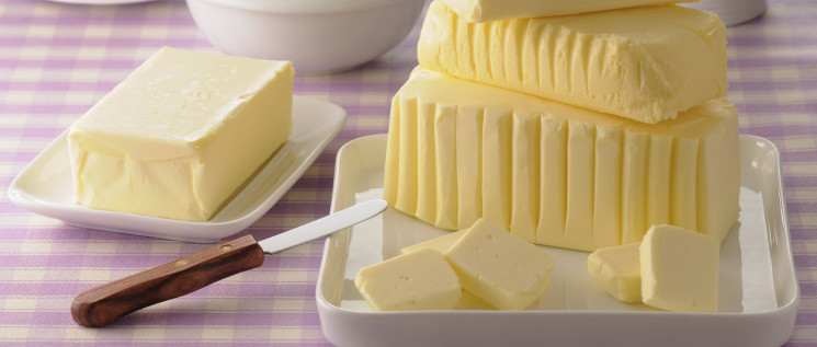 Beurre oublié : toujours bon après péremption ?