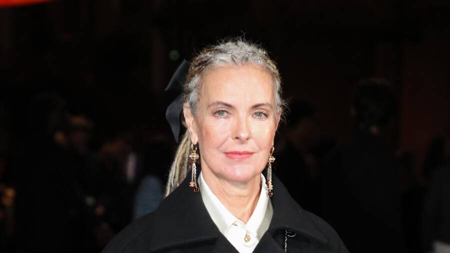 Carole Bouquet : des dreadlocks pour un rôle étonnant