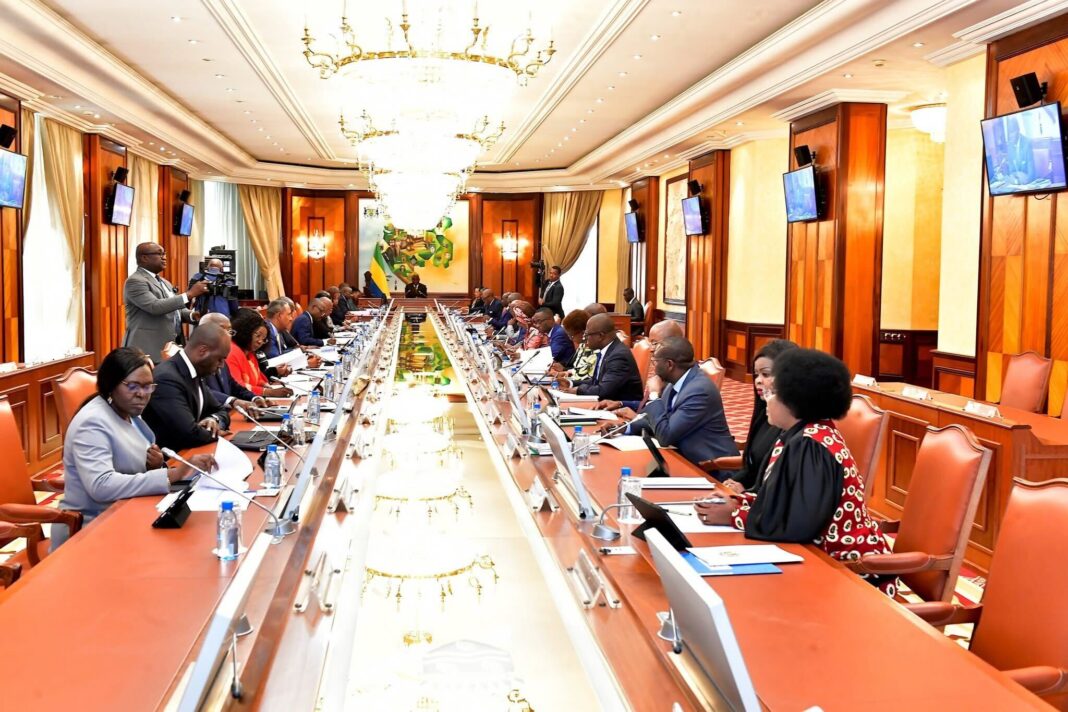 Cinquième République : plus aucun député-ministre autorisé !