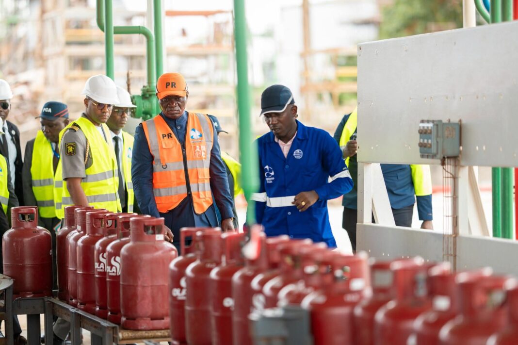 3000 bouteilles par jour : le Président règle un problème vieux de 20 ans 3000 bouteilles par jour : le Président règle un problème vieux de 20 ans